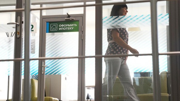 Больше не занимать: кредитную нагрузку россиян предложили ограничить