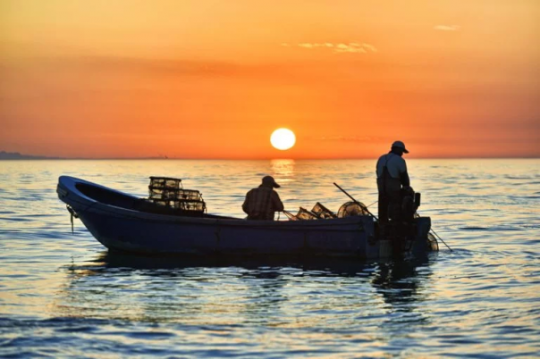 «Пьяная делегация»: украинские рыбаки причалили в Крыму для налаживания отношений с РФ
