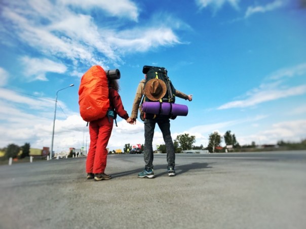 "Нас приглашали к столу в каждую вторую юрту" - пара из Екатеринбурга о путешествии автостопом по Казахстану