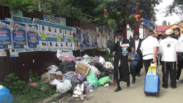 Из-за еврейского нового года Умань тонет в горах мусора