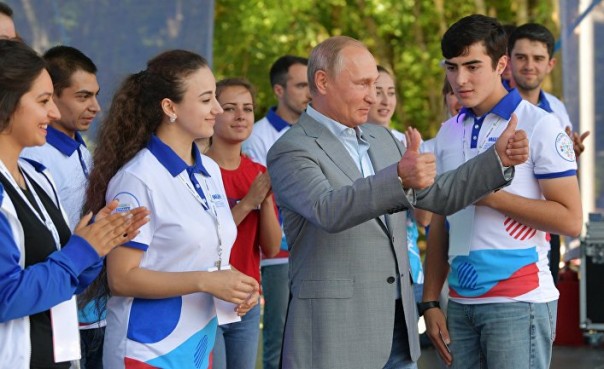 Путин поднял Россию с колен. CounterPunch