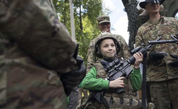 Жестокий план: зачем в Литве пытаются сократить призывной возраст?
