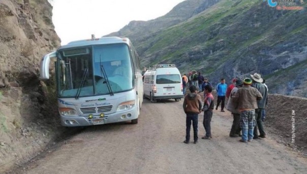 В Перу с обрыва рухнул автобус, погибли 23 человека