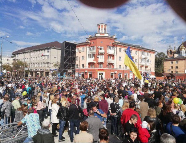 В Мариуполе прошла акция против Ахметова, «забившего болт» на экологию