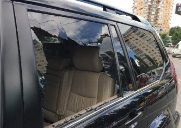 В Киеве обокрали авто с сидящим внутри разведчиком