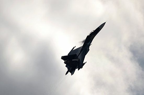 Киев опубликовал видео полета "российского Су-27" около украинских кораблей