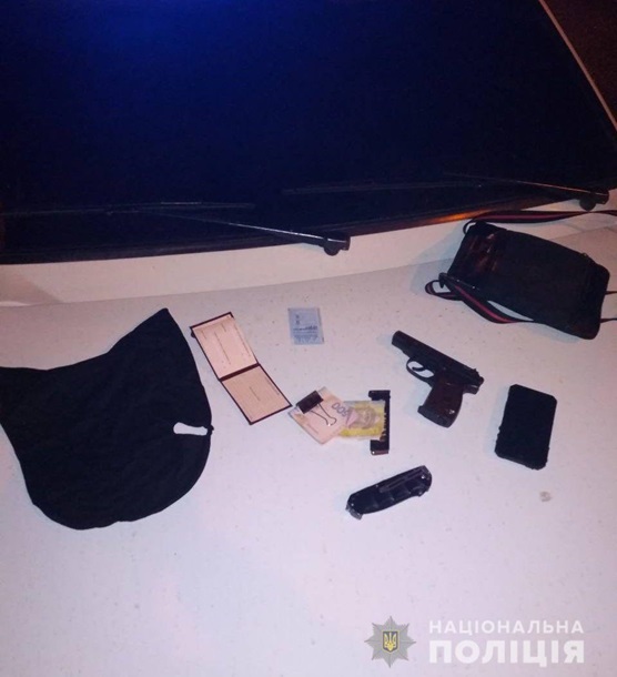 Николаевского бизнесмена расстреляли во дворе дома | В Киеве возле банка похитили человека