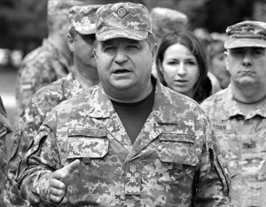 Полторак уволился с воинской службы, но остался министром обороны Украины