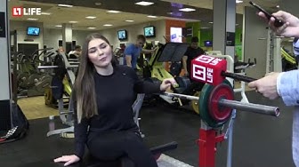 Красотка жмет «сотку» и помогает детям ДНР