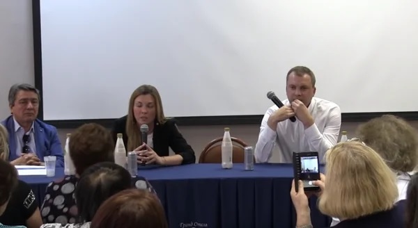 Ведущие политической программы, наконец-то рассказали, почему зовут одних и тех же украинских гостей