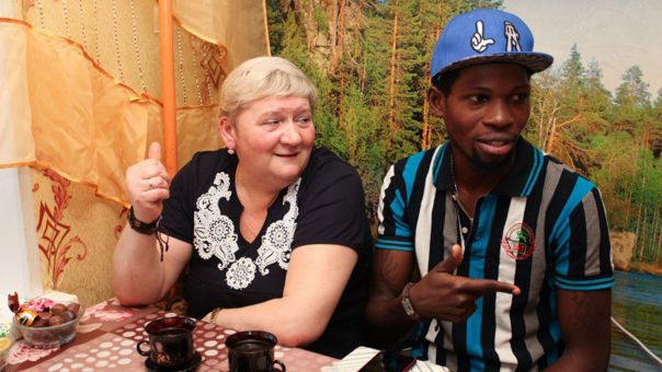 Инфаркт в 32 года. В Череповце умер принц из Нигерии, женившийся на 50-летней россиянке