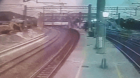 Не вошёл в поворот. Момент крушения поезда на Тайване попал на видео