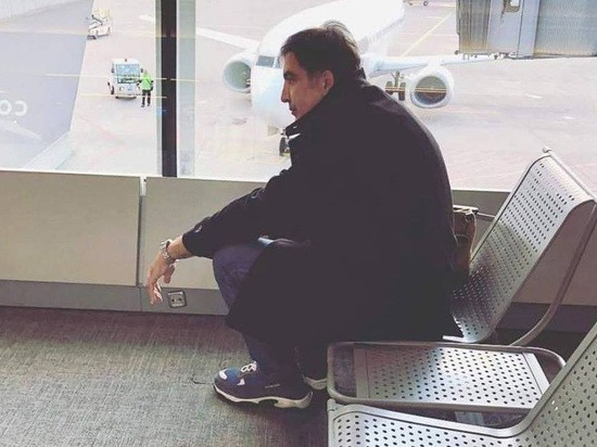 Журналисты показали, как Саакашвили живет в Европе: деньгами помогает мама