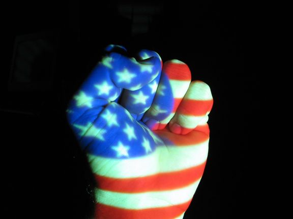 Правда в кулаках. В Белом доме подрались два помощника Трампа