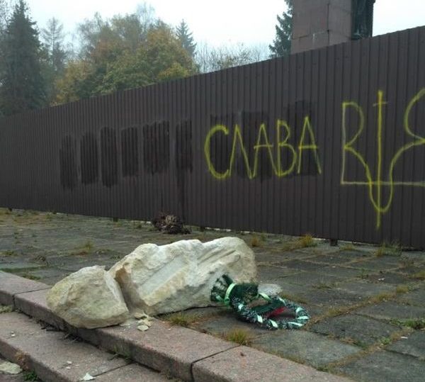 Во Львове неизвестные повредили будущий памятник «Монумент доблести украинских воинов»
