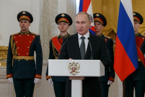 Владимир Путин поздравил Сухопутные войска с 468-летием