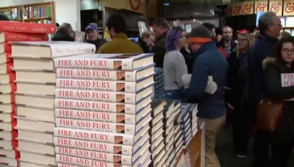 "Полное откровение": порноактриса представила книгу о Трампе