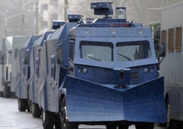 Правительство Украины разрешило силовикам использовать бронемашины и водометы против протестующих