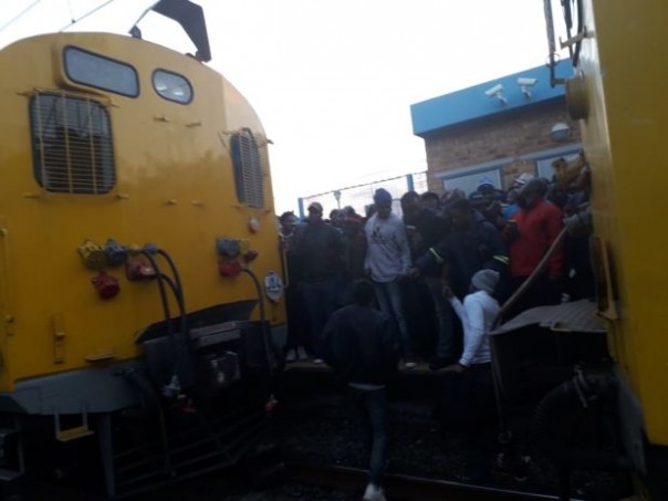 В ЮАР в результате столкновения двух поездов пострадало более 150 человек