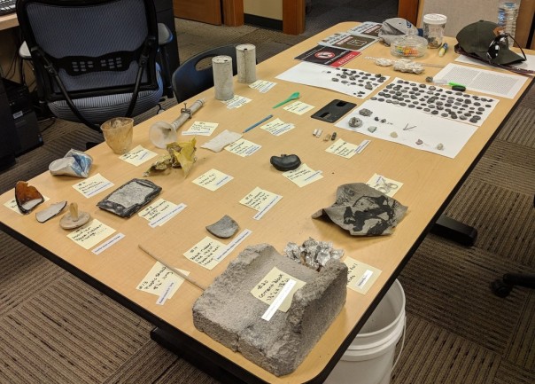 Гейзер «выплюнул» мусор, который бросали в него туристы