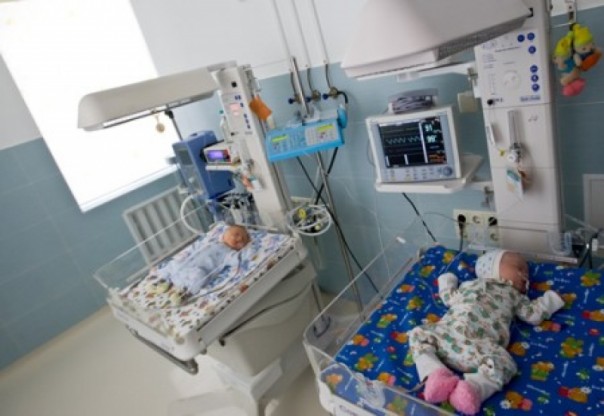 Украинец написал донос на врачей, спасших его сына. Они говорили по-русски!