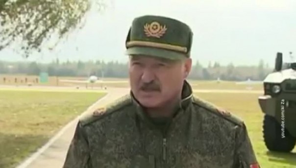 Лукашенко: если будет война, мы раздадим оружие всем гражданам, включая стариков и женщин