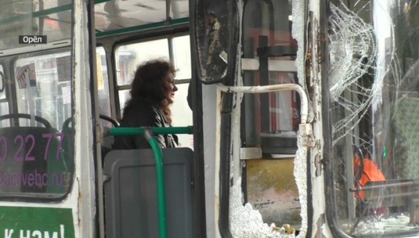 В Орле в результате наезда неисправного троллейбуса на автобусную остановку погибли три человека