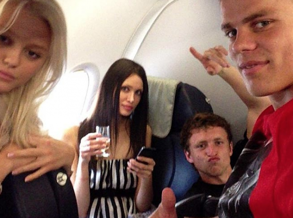 СМИ: Кокорин и Мамаев разнесли вагон "Сапсана" перед инцидентом в Москве