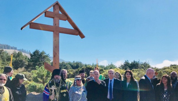 На православном кладбище в Форт-Россе открыли большой поклонный крест