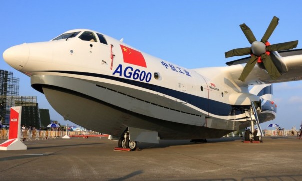 Крупнейший в мире самолёт-амфибия прошёл испытания на воде