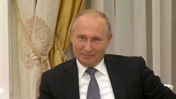 "Орлан все оливки склевал?" Путин на встрече с Болтоном пошутил про герб США