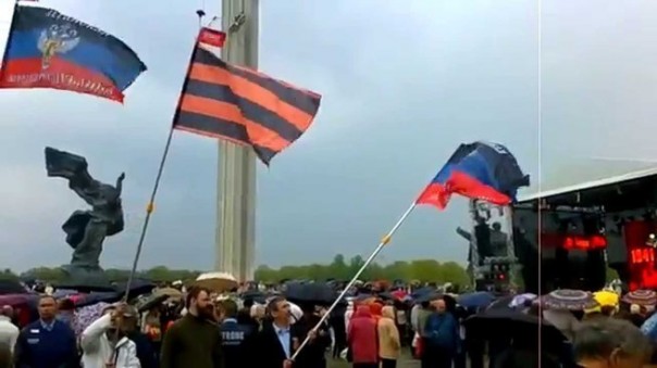 В Донбассе идёт война между Россией и США...