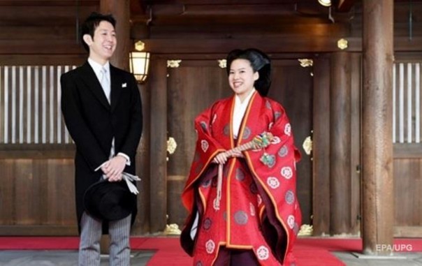 Японская принцесса отказалась от титула и вышла замуж за клерка