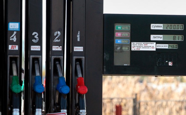 Нефтяники попросили правительство о росте цен на бензин на 5 руб. за литр