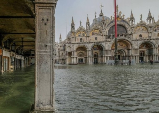 Венеция уходит под воду.