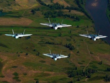 Уникальная съемка полета новейших Су-57: кадры с рампы Ан-12