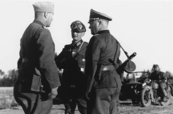 Почему немцы ходили с ППШ?