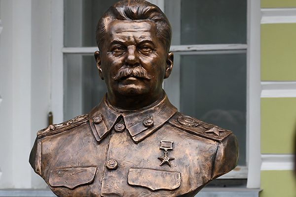 Почему допустимо ставить памятники Сталину