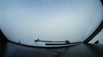 Посадку самолета в условиях нулевой видимости сняли на камеру из кабины пилотов