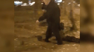 В Воронеже охранники выволокли пенсионера из больницы и бросили на земле — видео