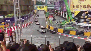 Немецкая гонщица попала в жёсткую аварию во время гонки в Макао — видео