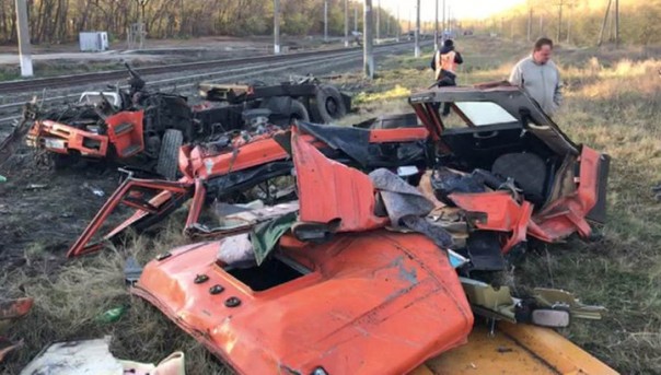 На Кубани поезд столкнулся с грузовиком, пострадали 18 человек