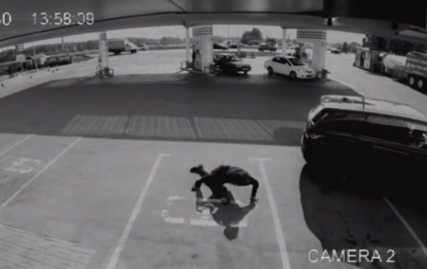 В Москве у популярного рэпера L'One нагло угнали авто на автозаправке