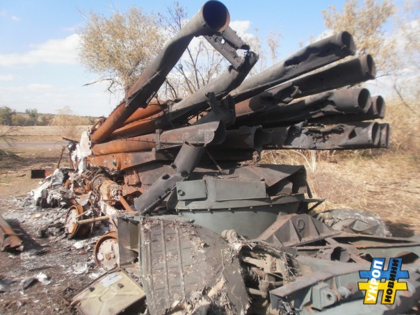 Разгромленную в Иловайском котле колонну украинской армии показали на видео