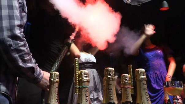 Пиво и кальян. В Приморье сын директора школы устроил вечеринку в учительской