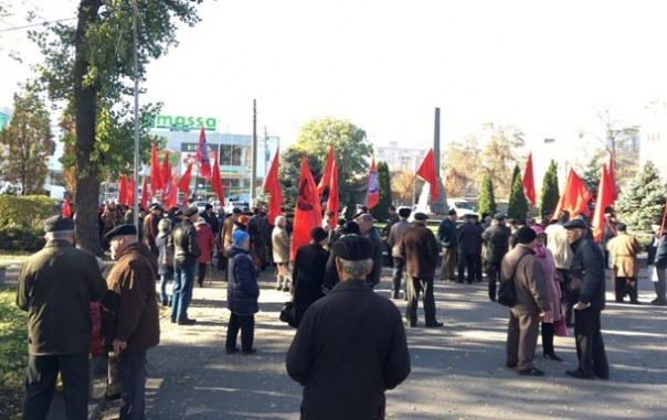 В Запорожье провели митинг по случаю годовщины Октябрьской революции