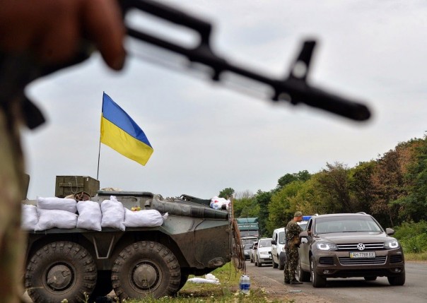 Как проверяют транспорт на блокпостах в Луганской области