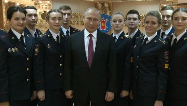 Путин поздравил полицейских с профессиональным праздником