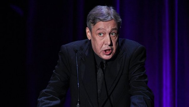 Ефремова поздравили с днем рождения, запустив тортом в лицо