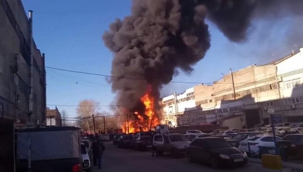 В Рязани горит завод по производству жидкости для розжига